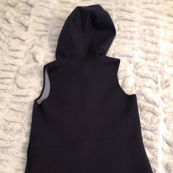 Lululemon Reversible Insculpt Vest - Picture 4 of 6